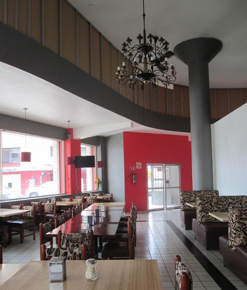 Oyo Nueva Galicia Hotel Guadalajara Exterior photo